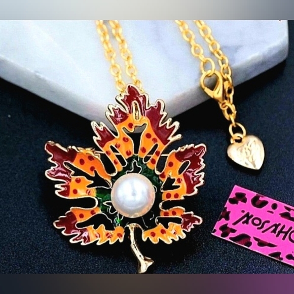 Gold plated multicolor pearl maple leaf necklace/brooch - Picture 3 of 14
